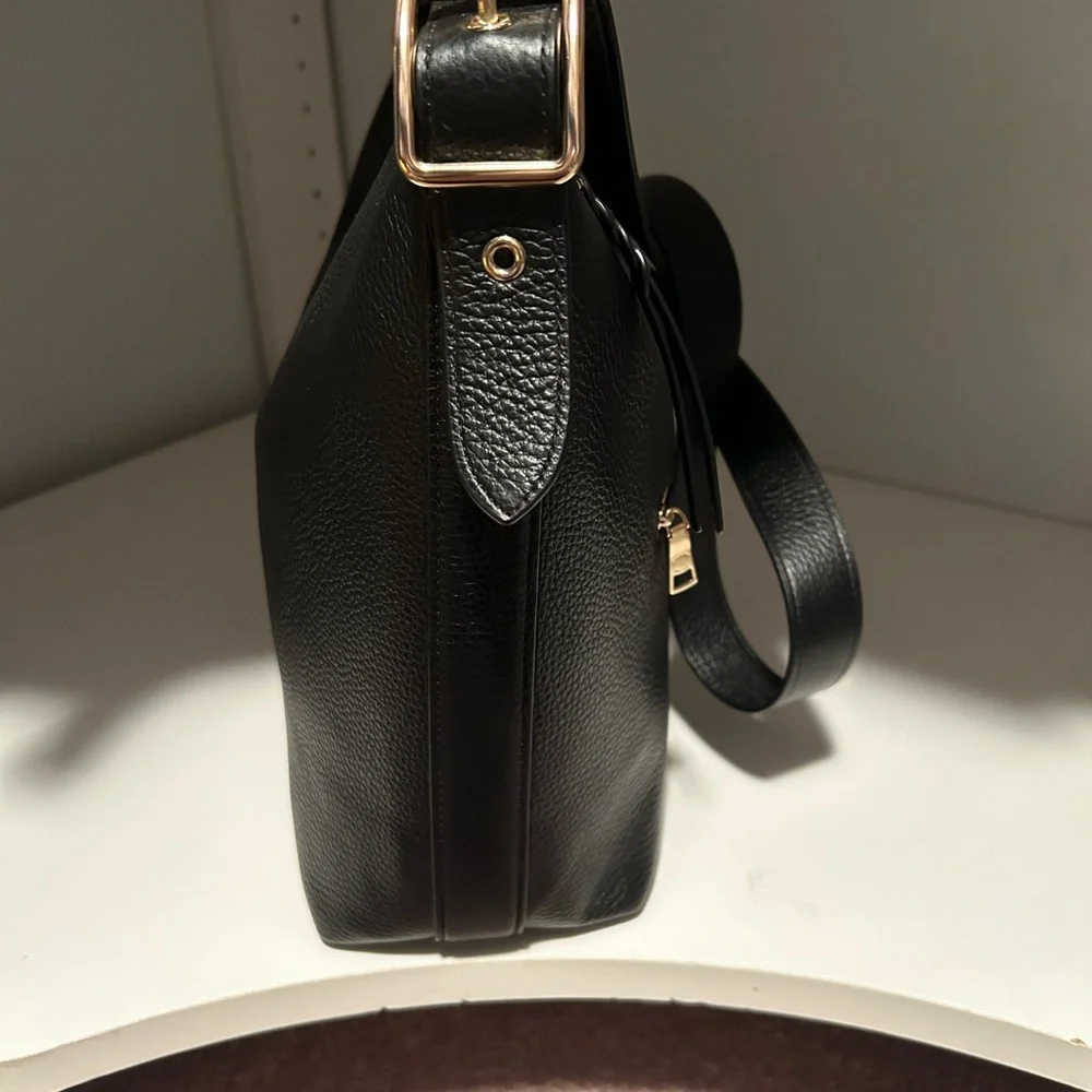Coach Val Duffle Bag with Gold Details - Picture 2 of 8